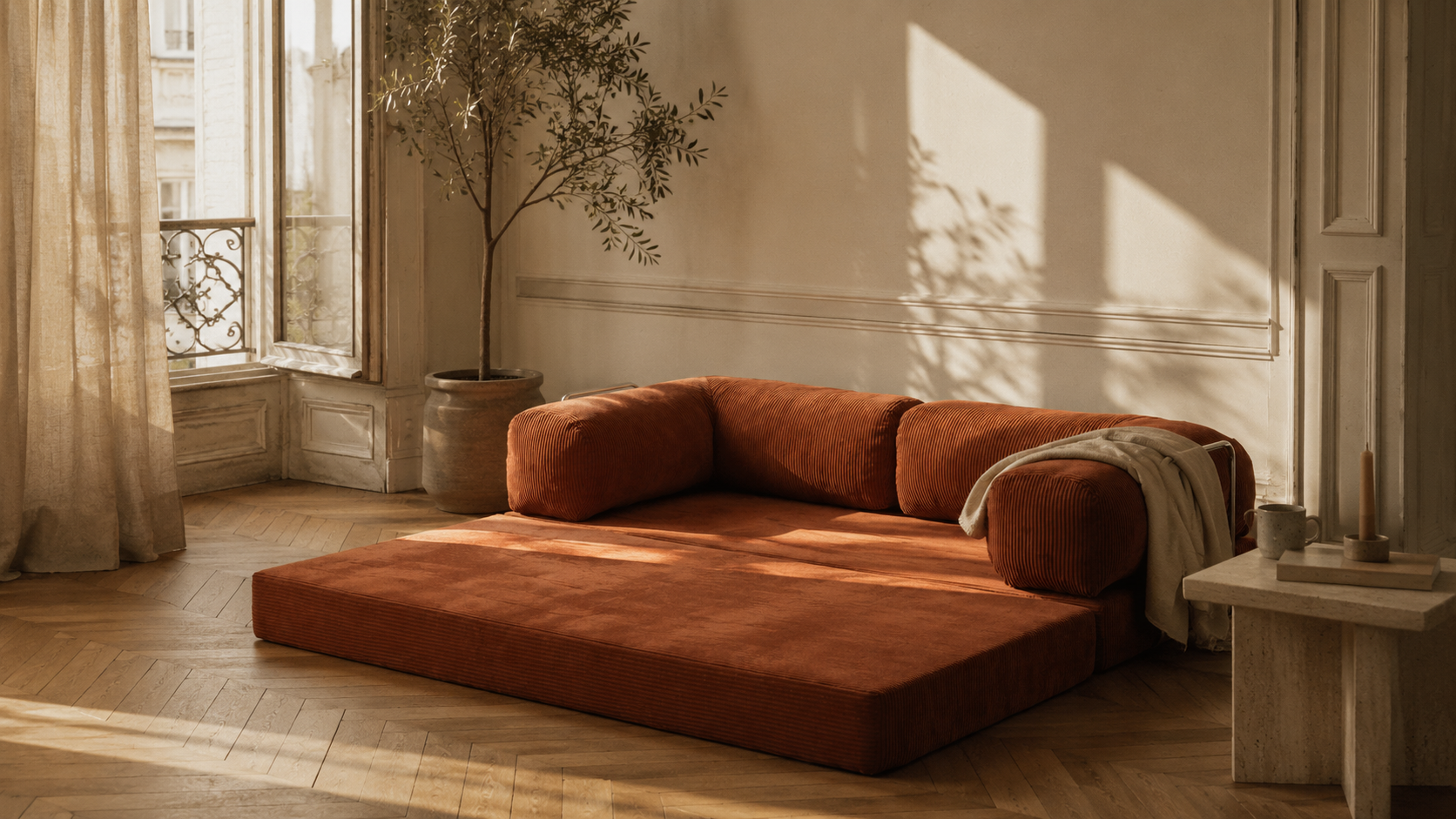Mooni Paris — intérieur parisien avec canapé